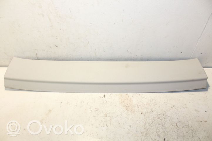 Volkswagen Tiguan Tapicerka klapy tylnej / bagażnika 5N0867617