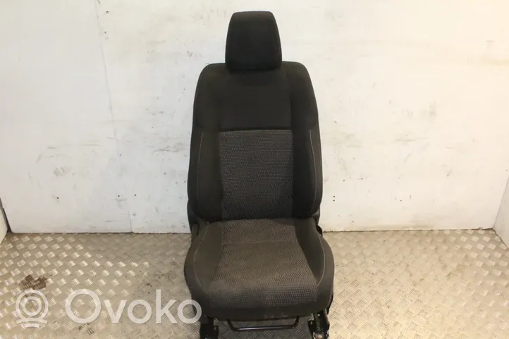 Toyota Auris E180 Juego interior KOMPLEKTAS