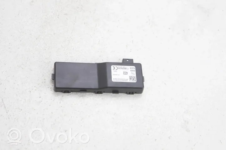 Opel Astra J Unidad de control/módulo del bloqueo de puertas 13503204