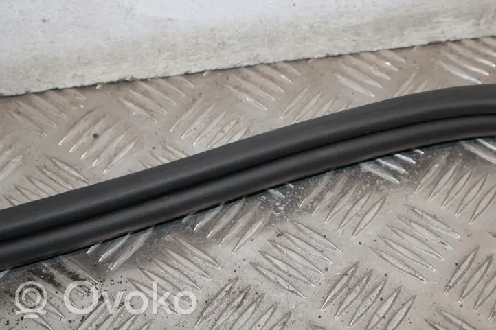 Volkswagen Golf VII Rear door rubber seal (on body) 5G6867913