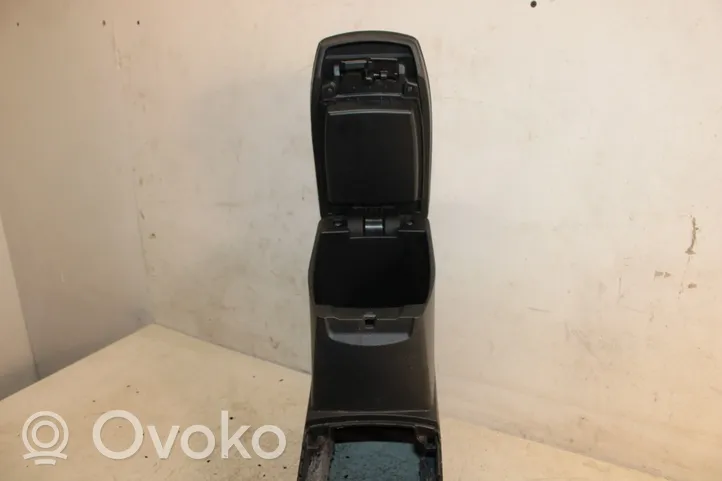 Toyota Auris E180 Bracciolo 5891002160