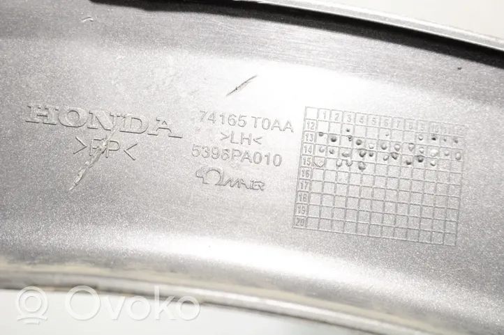Honda CR-V Etupyöräkotelon koristelista 
