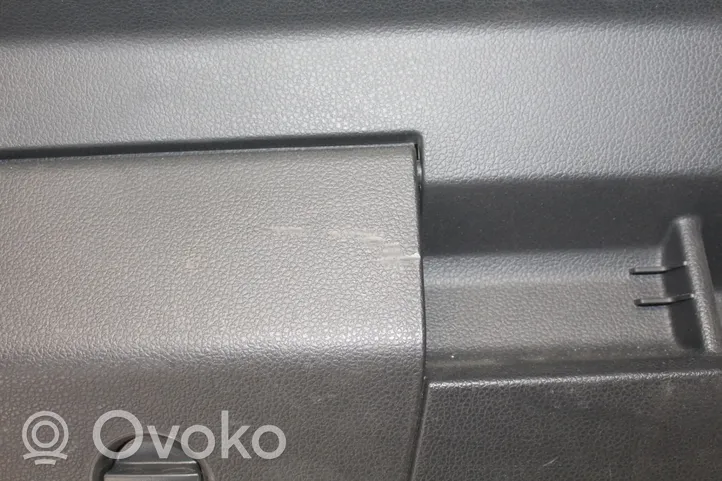 Volkswagen Golf VII Moldura de la puerta/portón del maletero 5G6867605D