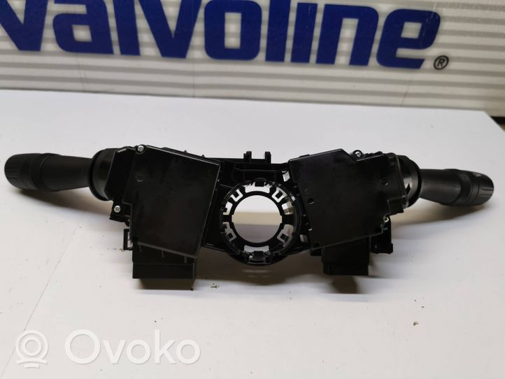 Toyota RAV 4 (XA40) Leva/interruttore dell’indicatore di direzione e tergicristallo 17F744