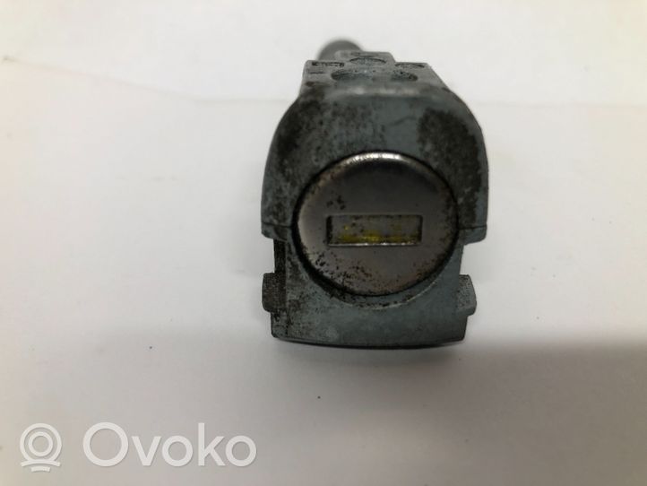 Volkswagen Tiguan Loading door lock 5N0837167