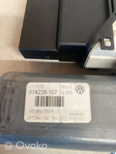 Volkswagen PASSAT B6 Galinis varikliukas langų pakėlėjo 1K0959704F