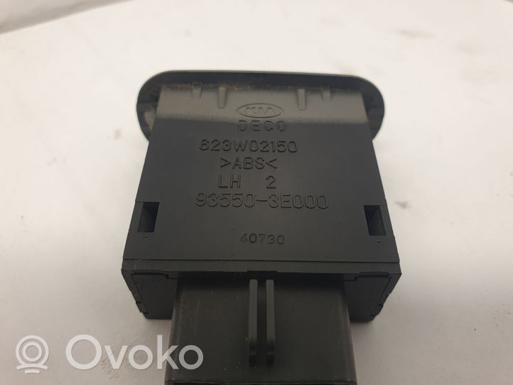 KIA Sorento Maniglia di rilascio del tappo carburante 935503E000