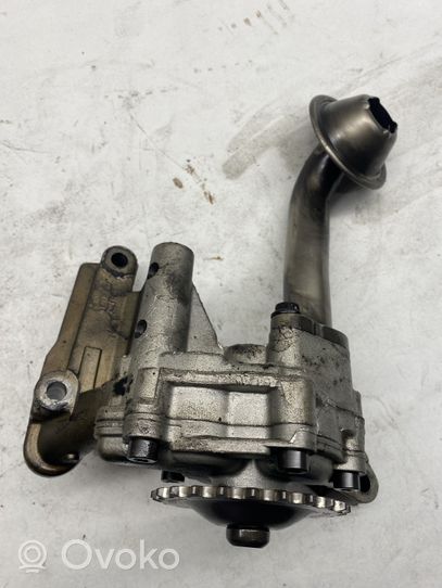 Volkswagen Touran I Oil pump 038115121C