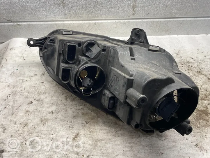 Volkswagen Golf V Lampa przednia 1K6941005Q