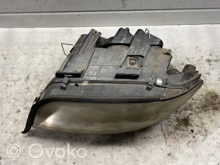 Audi A6 S6 C5 4B Lampa przednia 15592300