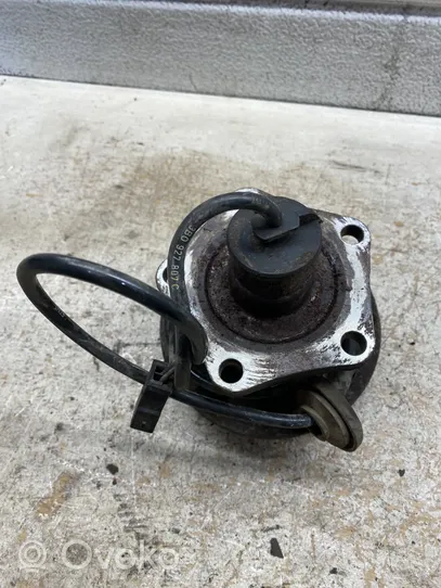 Volkswagen PASSAT B5 Rear wheel hub 