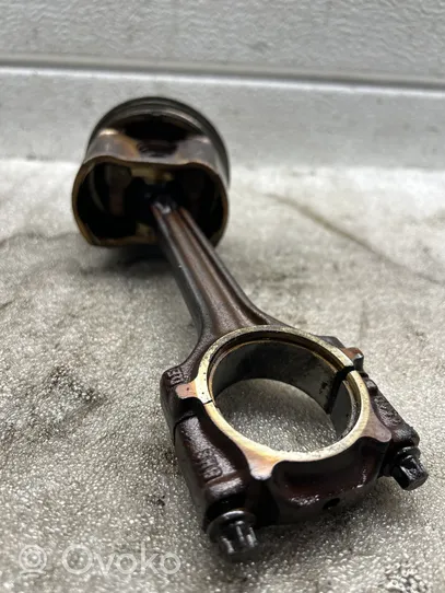 Volkswagen Golf IV Piston 050D