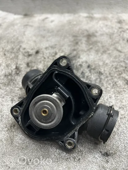 BMW 1 E81 E87 Boîtier de thermostat 7785053