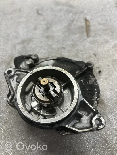 Audi A6 S6 C6 4F Alipainepumppu 057145100AE