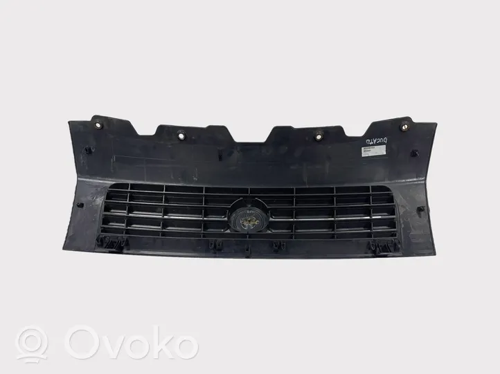 Fiat Ducato Maskownica / Grill / Atrapa górna chłodnicy 735443598