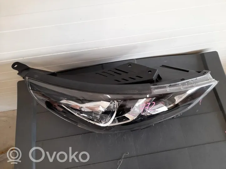 Hyundai i20 (GB IB) Lampa przednia i30