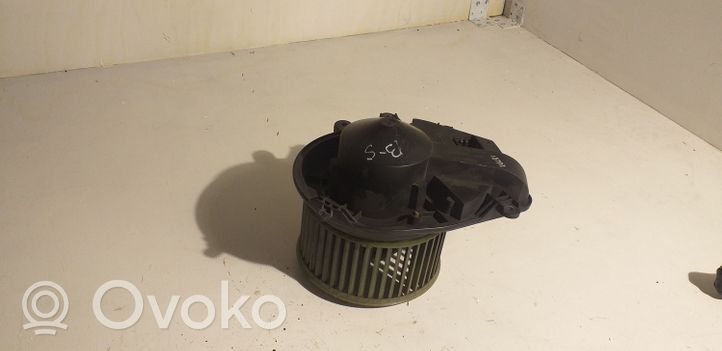 Volkswagen PASSAT B5 Pečiuko ventiliatorius/ putikas 8D1820021