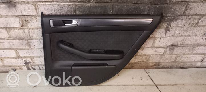 Audi A6 S6 C5 4B Rivestimento del pannello della portiera posteriore 4B0863982