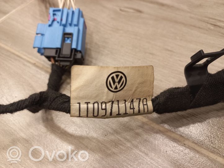 Volkswagen Touran I Wiązka przewodów klapy tylnej / bagażnika 1T0971147A