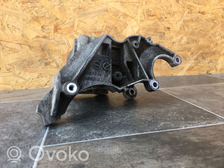 Audi A4 S4 B8 8K Supporto di montaggio della pompa del servosterzo 059145169