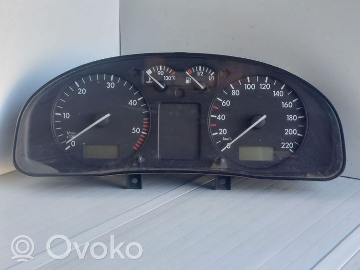 Volkswagen PASSAT B5 Compteur de vitesse tableau de bord 3B0919880D