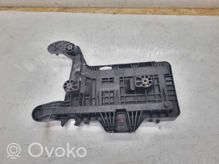 Volkswagen Golf Plus Boîte de batterie 1K0915333C