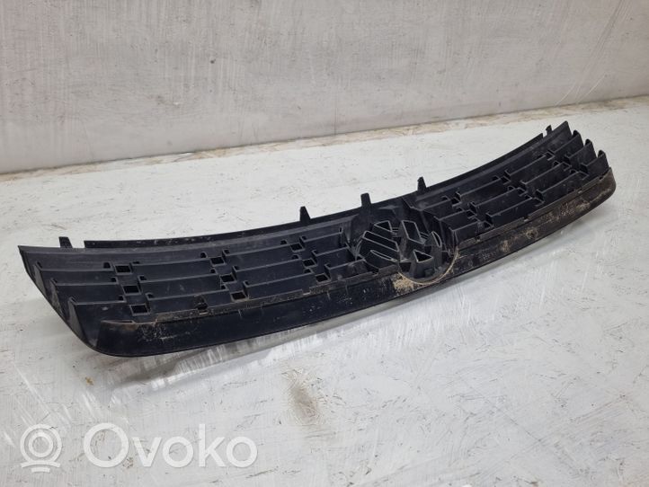 Volkswagen PASSAT B5 Front bumper upper radiator grill 3B0853653C