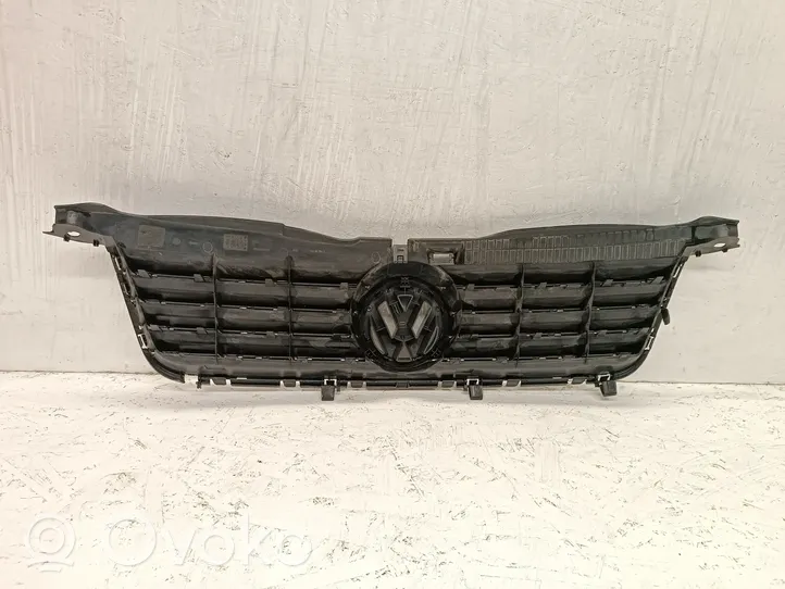 Volkswagen PASSAT B5.5 Grille calandre supérieure de pare-chocs avant 