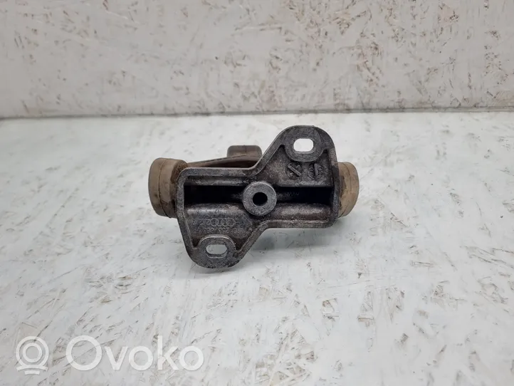 Audi A4 S4 B7 8E 8H Staffa/supporto di montaggio della marmitta 8E0253147