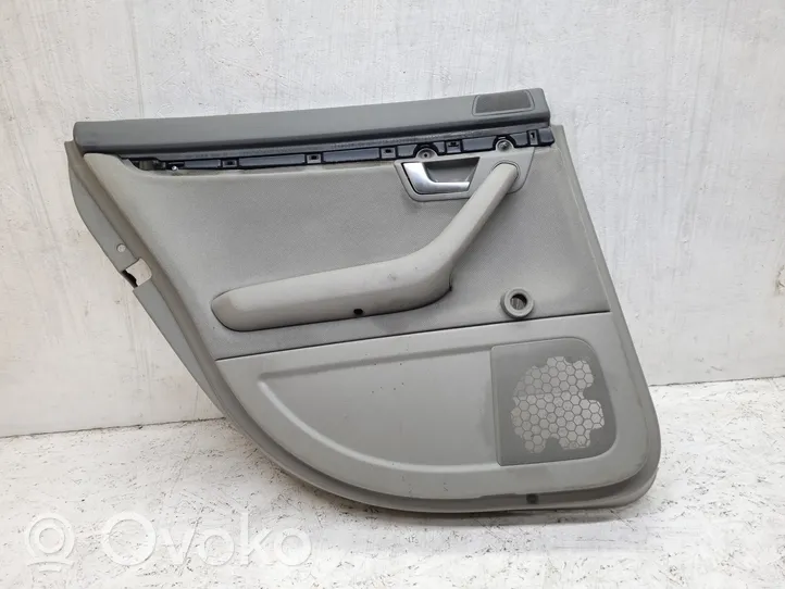 Audi A4 S4 B7 8E 8H Rivestimento del pannello della portiera posteriore 8E0867305