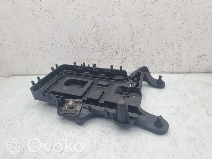 Volkswagen PASSAT B6 Battery tray 1K0915333C