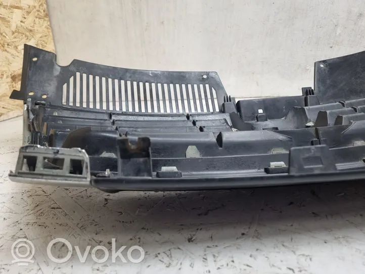 Volkswagen PASSAT B6 Etupuskurin ylempi jäähdytinsäleikkö 0705501