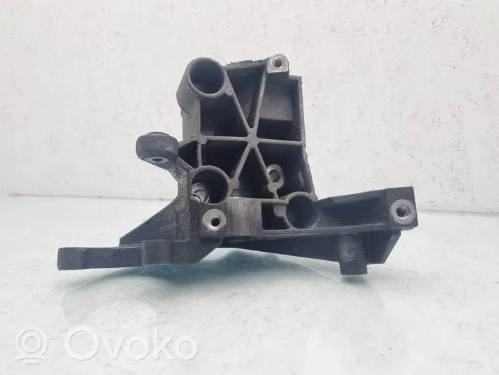 Audi A4 S4 B8 8K Staffa di montaggio del compressore dell’A/C 059145169AE