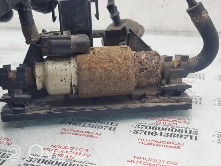 Volkswagen PASSAT B6 Pompe à carburant Webasto 