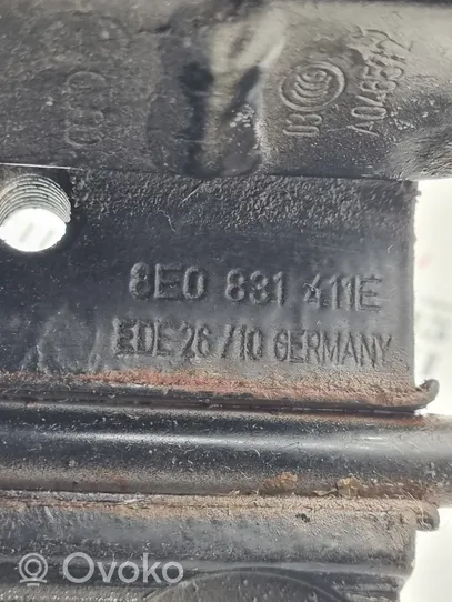 Audi A6 S6 C6 4F Cerniera inferiore della portiera anteriore 8E0833411E