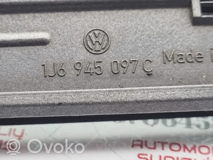 Volkswagen Golf IV Luce d’arresto centrale/supplementare 1J6945097C