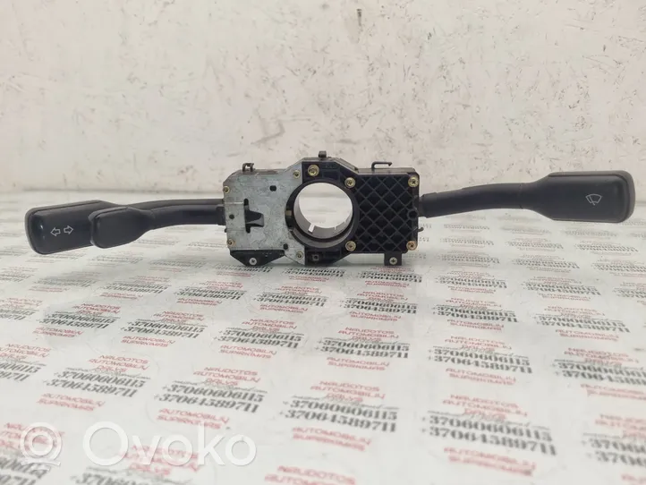 Audi A4 S4 B5 8D Leva/interruttore dell’indicatore di direzione e tergicristallo 4D0953513