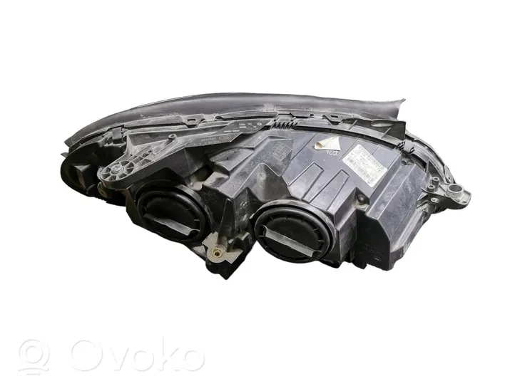 Mercedes-Benz C W204 Lampa przednia A2048209559