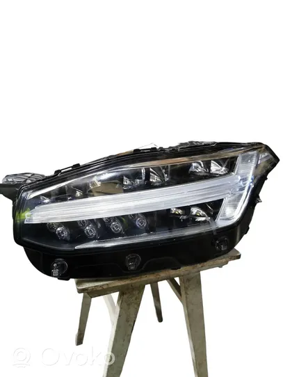 Volvo S90, V90 Lampa przednia 31655702