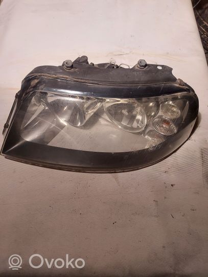 Volkswagen Sharan Lampa przednia 0301182611