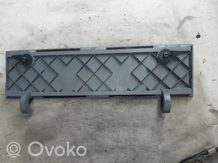 Volkswagen Touran I Panel awaryjnego otwierania zamka bagażnika 1T0868431