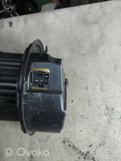 Volkswagen Touran I Ventola riscaldamento/ventilatore abitacolo F983229J