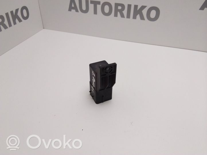 Ford Kuga II Przekaźnik / Modul układu ogrzewania wstępnego 9803299780