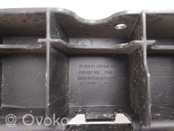 Skoda Fabia Mk3 (NJ) Support de coin de pare-chocs 6V6807863