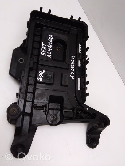 Seat Alhambra (Mk2) Support boîte de batterie 1K0915333