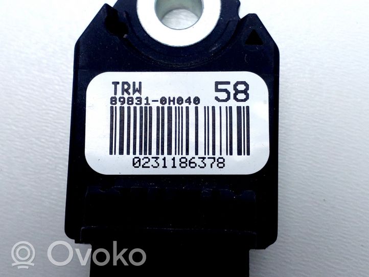 Toyota Aygo AB40 Sensore d’urto/d'impatto apertura airbag 898310H040