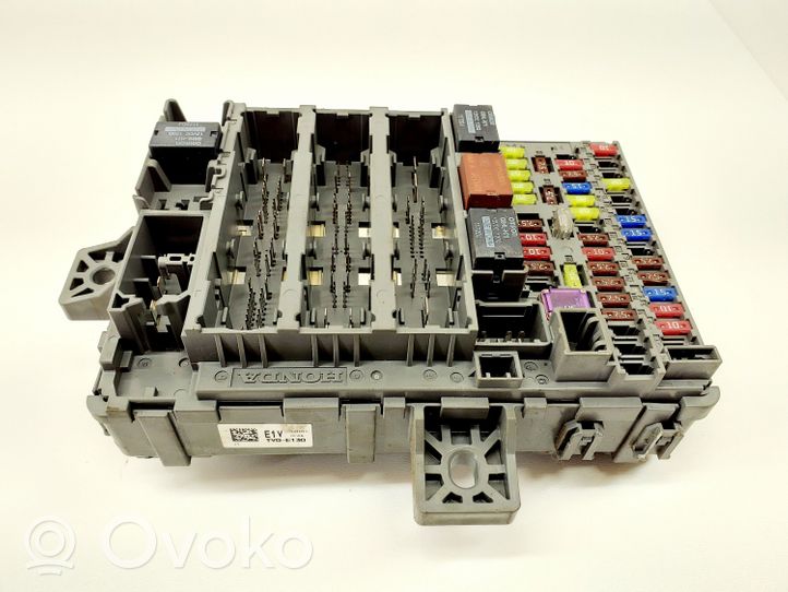 Honda Civic IX Boîte à fusibles relais TV0E130