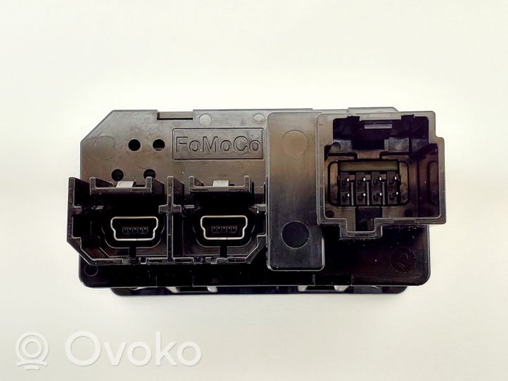 Ford Focus AUX in-socket connector F1ET14F014AA