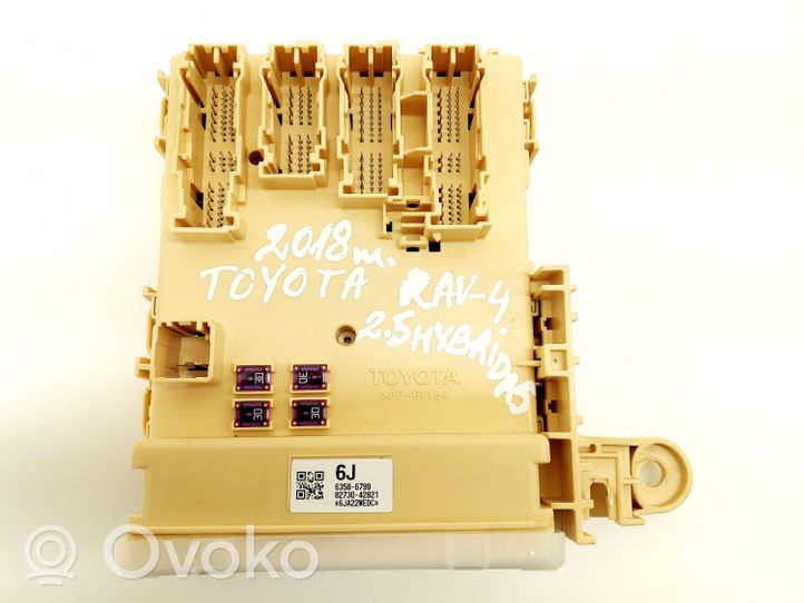 Toyota RAV 4 (XA40) Scatola di montaggio relè 8922142300