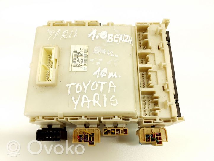 Toyota Yaris Rėlių montavimo blokas 827300D290